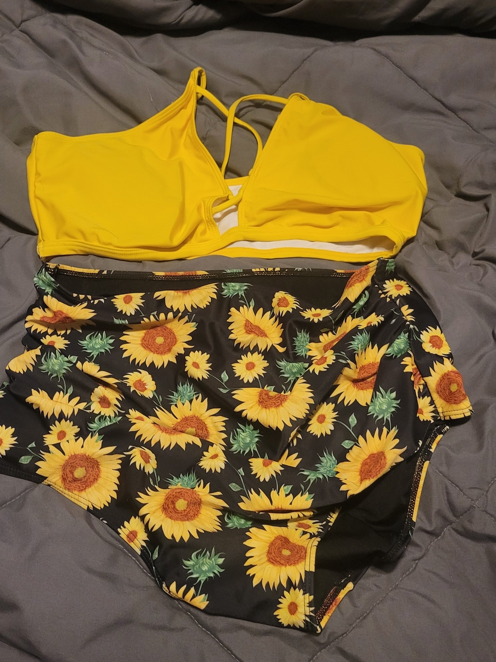 SHEIN Yellow Trim Sunflower Print Bikini Set